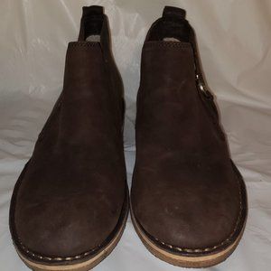 NWOB Uggs leather ankle boots